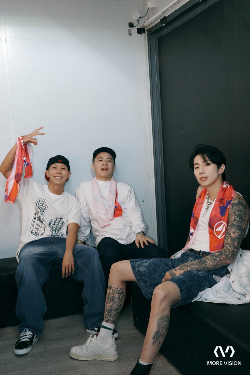 Team_JayPark's tweet photo. 📸 Backstage at Waterbomb Hong Kong

@JAYBUMAOM #박재범 #JayPark
#MOREVISION #모어비전 https://t.co/eeGLlH6d5j