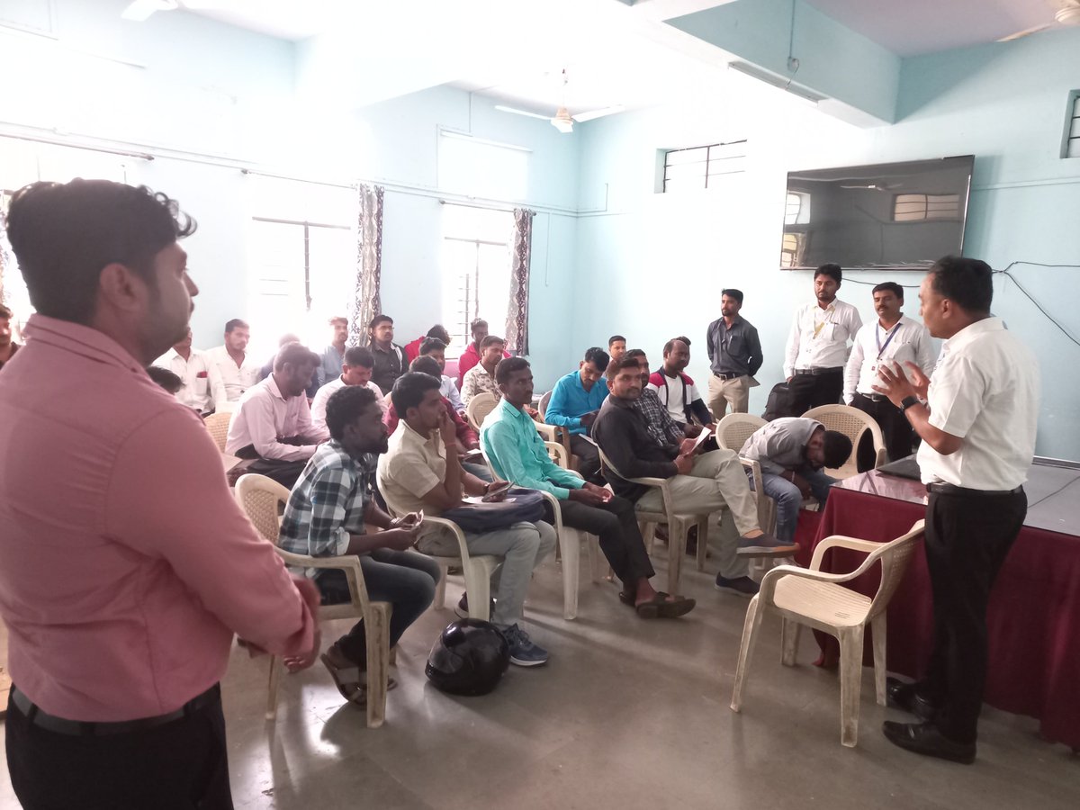 CSC VLE Meet in Maharashtra at Dharashiv district with Piramal Finance…
Piramal & CSC State Officials enhancing VLEs Knowledge & Training on Products.

#CSC #Pramalfinance #CSCVLE #CSCLoan #CSCPiramalLaon #FinancialInclusion #CSCfinancialservices