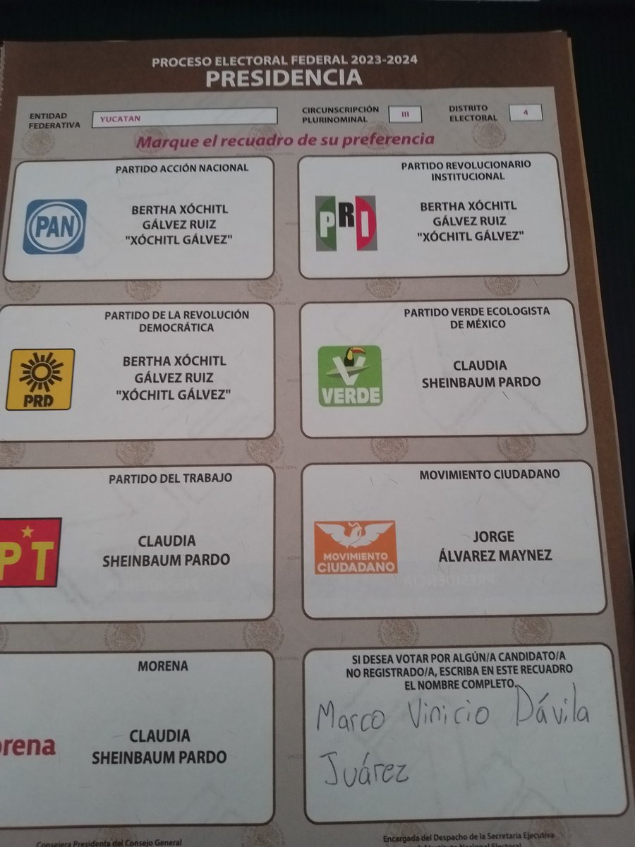 Estuve algo ocupado hoy y por eso no compartí por aquí la foto de mi voto, pero creo que no es sorpresa que haya sido para @MarcusV88016722 candidato del @comunistamexico
Yo sí #ElegíLuchar