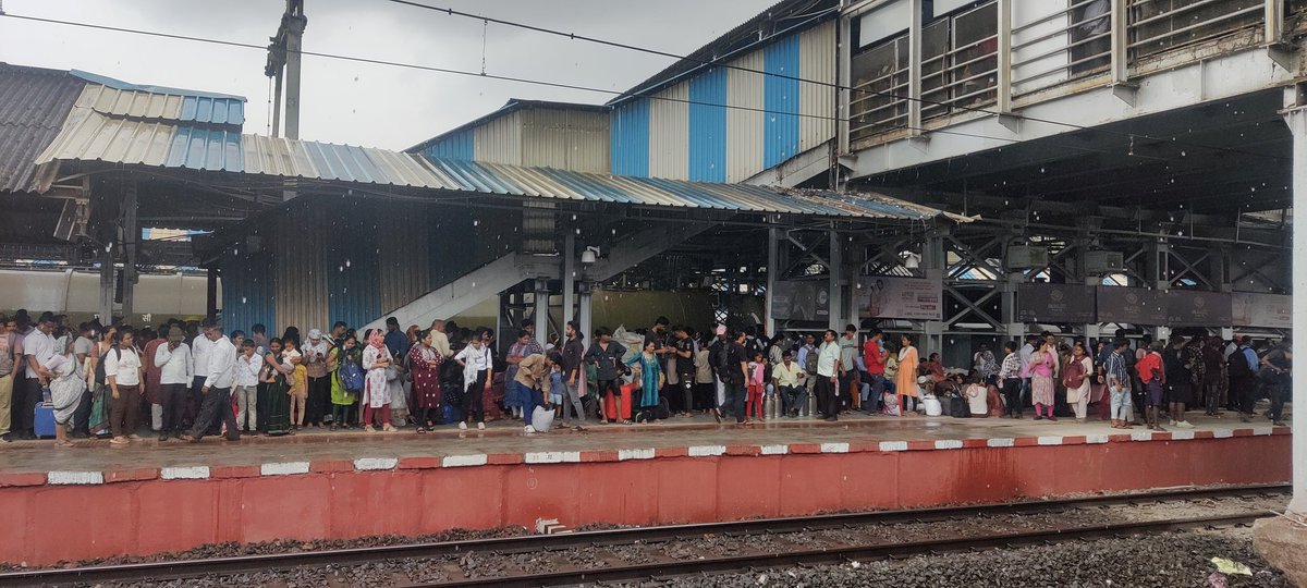 rohit_kedar's tweet photo. @Central_Railway thanks for extending platform and great work in record time.
As mansoon starts , kindly look over to extend shed also.
@TMCaTweetAway #thane #platforms https://t.co/ZPo6ic5qse