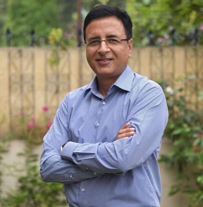 rajeshpurkhasia's tweet image. राज्य सभा सांसद,भारतीय राष्ट्रीय कांग्रेस महासचिव, प्रखर वक्ता आदरणीय 
@rssurjewala जी को जन्मदिवस की हार्दिक शुभकामनाएँ। ईश्वर से आपके उत्तम स्वास्थ्य की कामना करता हूँ !

#randeepsingh #Surjewala #janmdin #HBD