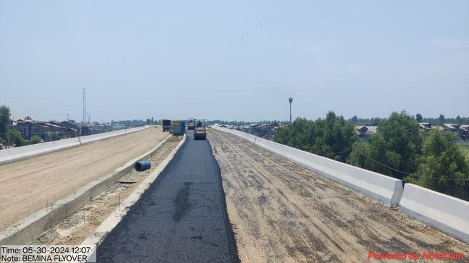 rabyanoor1's tweet photo. Flyover at Bemina junction of the National Highway Bypass in #Srinagar is nearing completion and will be thrown open for traffic in the first fortnight of June, bringing relief to lakhs of commuters.
#DevelopingJK https://t.co/19ocKMH91E