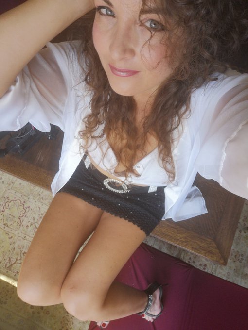 Tu aimes ma tenue ? 😍 https://t.co/LsddPDEelS