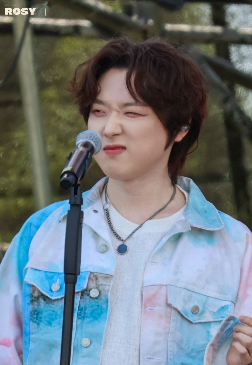 Rosy_calfore's tweet photo. 장난스런 표정이 좋아🩵
#강형호 #PITTA #Peak_festival https://t.co/P1nCBK07UC