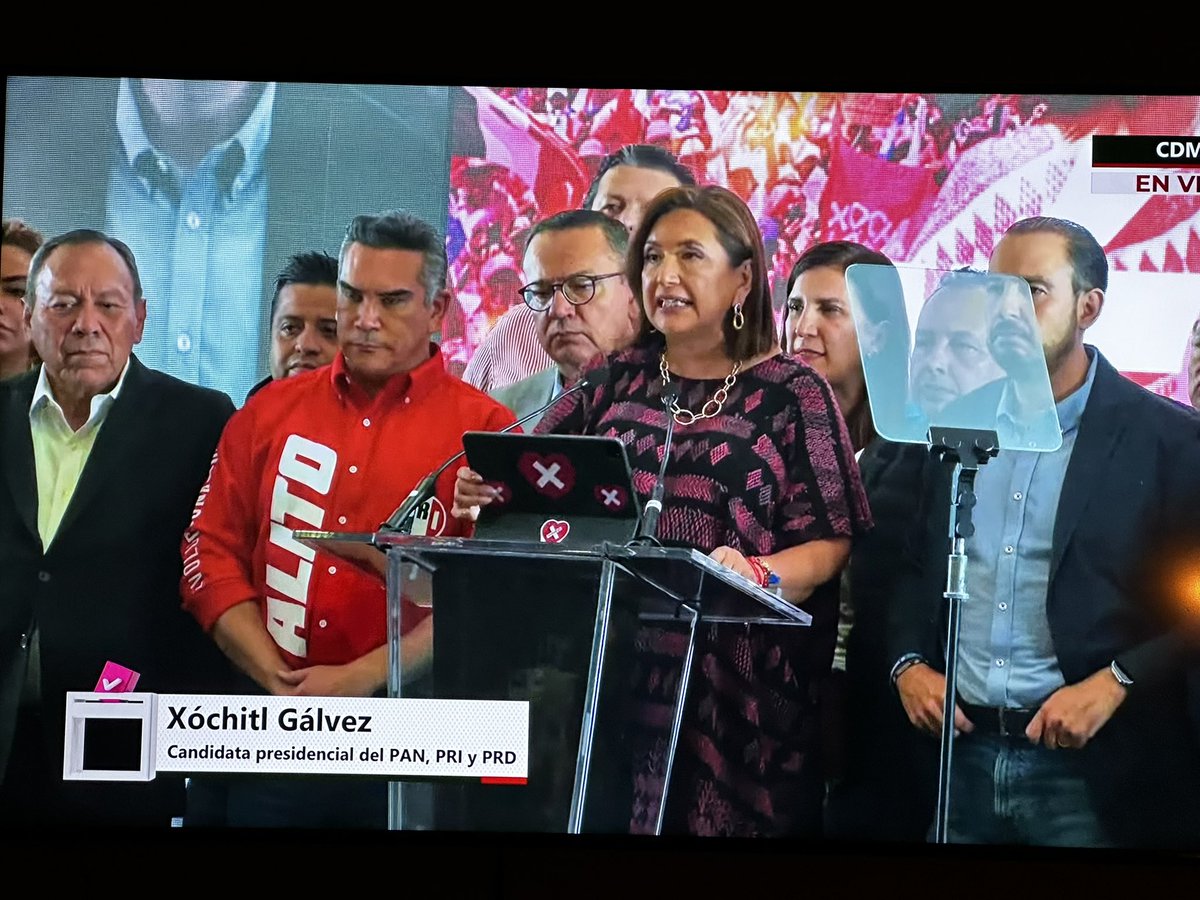 escobast1's tweet photo. @Xochitl2024 @Xochitl2024 , eres alguien que nos dio esperanza. El problema es el personaje con el que te has unido. Alito es alguien que nadie quiere, basta con verle la cara para darse cuenta de lo bandido que es. Si tienes dudas, pregúntale a los Campechanos. https://t.co/a8YBZnKpop