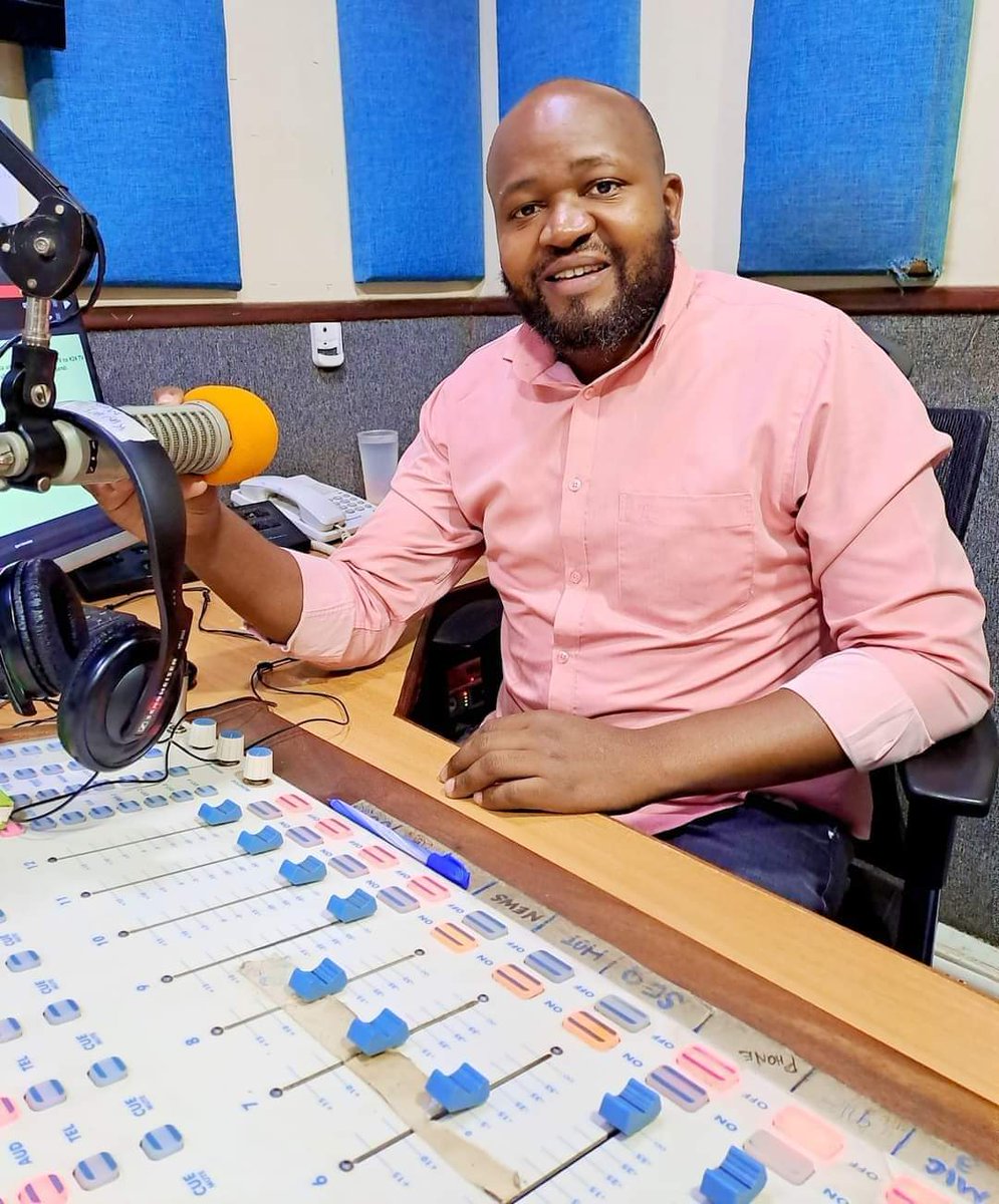 MeruFmOfficial's tweet image. Karibu kiri mubango jwa #Gukubia_Show #MondayEdition na Paul Kinoti barina Mawira M&apos;Tuamwari twitanie mwanka 2PM.  Urikubiria kuu narua?