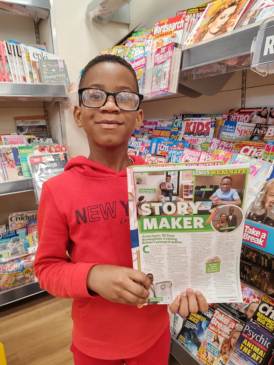WorldJayce's tweet photo. Another feature in this week's @PickMeUpMag - One of the most popular British weekly women's magazines ๐
Couldn't be happier walking into Birmingham's largest @WHSmith and seeing my story on the shelves. Immense thanks to @flossiegpalmer
#jaycejoyce #youngestauthor #storymaker https://t.co/YxhPUqGcGy