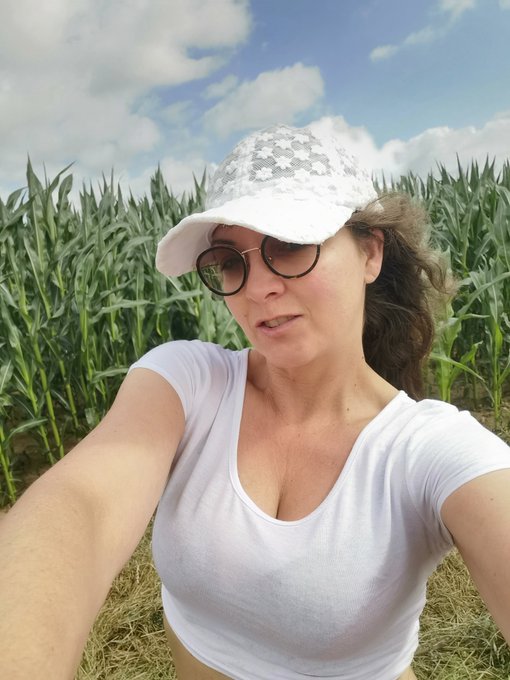 Qu'attends-tu pour discuter avec moi en MP 💋 C'est sur mon site https://t.co/u9hrfZOQGl https://t.co