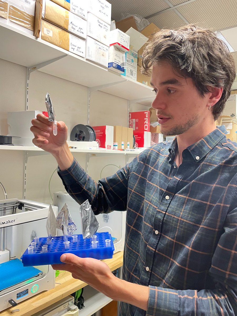 LabPlantEcology's tweet photo. 🌳 Last week, @goossens_willem provided a training on creating pressure-volume curves for the #Canopi project, studying the resilience of Central African #forests to #climatechange. 🌍 #EOSproject @FWOVlaanderen @frsFNRS @FbwUGent https://t.co/L7BGcdPIMY