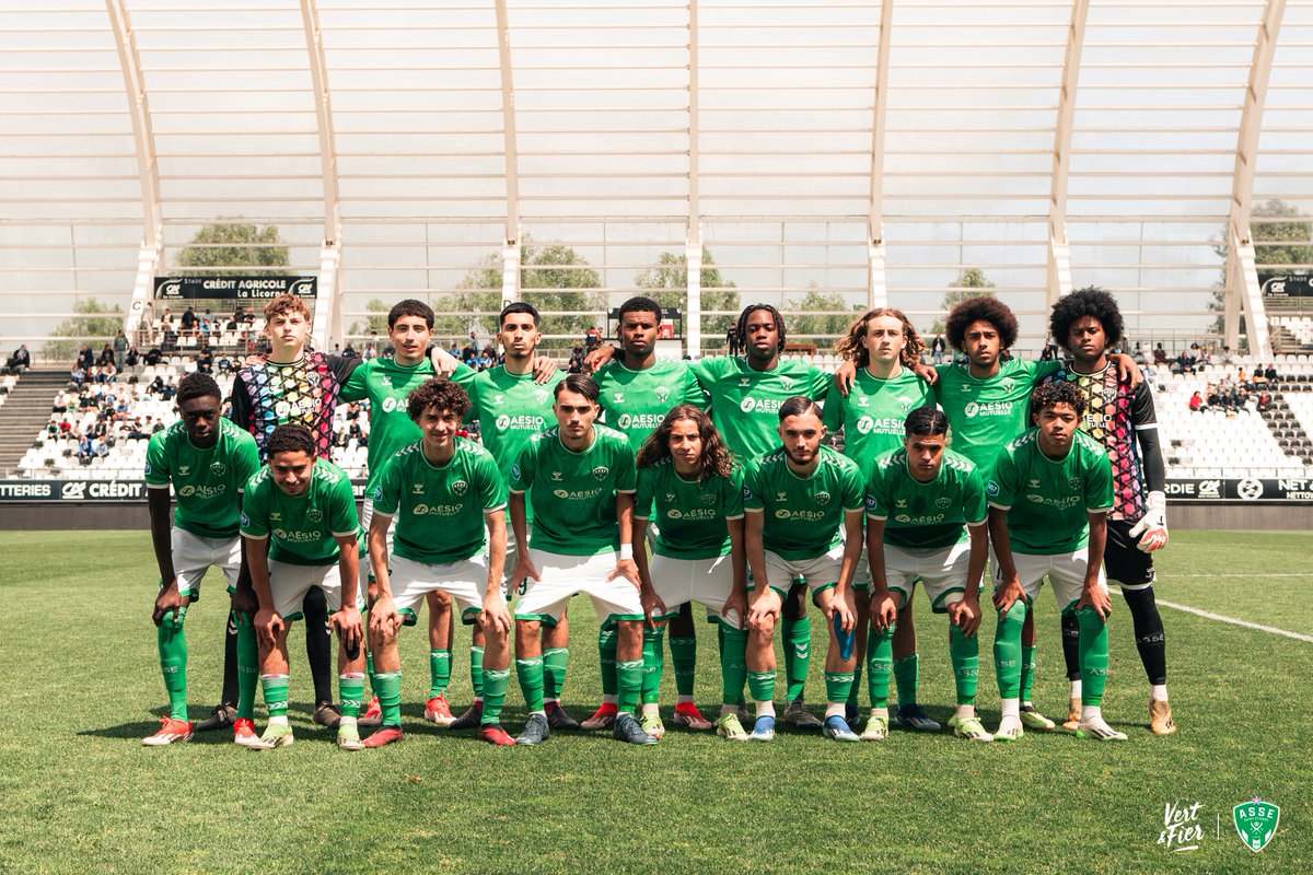 ASSEofficiel's tweet photo. 👏 L'aventure s'achève en demi-finale face à une belle équipe de l'@AmiensSC, mais quelle jolie saison des #U17N !

Bravo @freddugand et bravo aux jeunes Verts... À l'année prochaine ! 💚