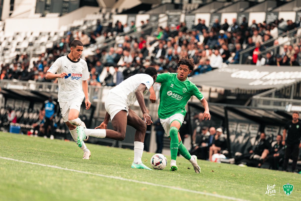 ASSEofficiel's tweet photo. 👏 L'aventure s'achève en demi-finale face à une belle équipe de l'@AmiensSC, mais quelle jolie saison des #U17N !

Bravo @freddugand et bravo aux jeunes Verts... À l'année prochaine ! 💚