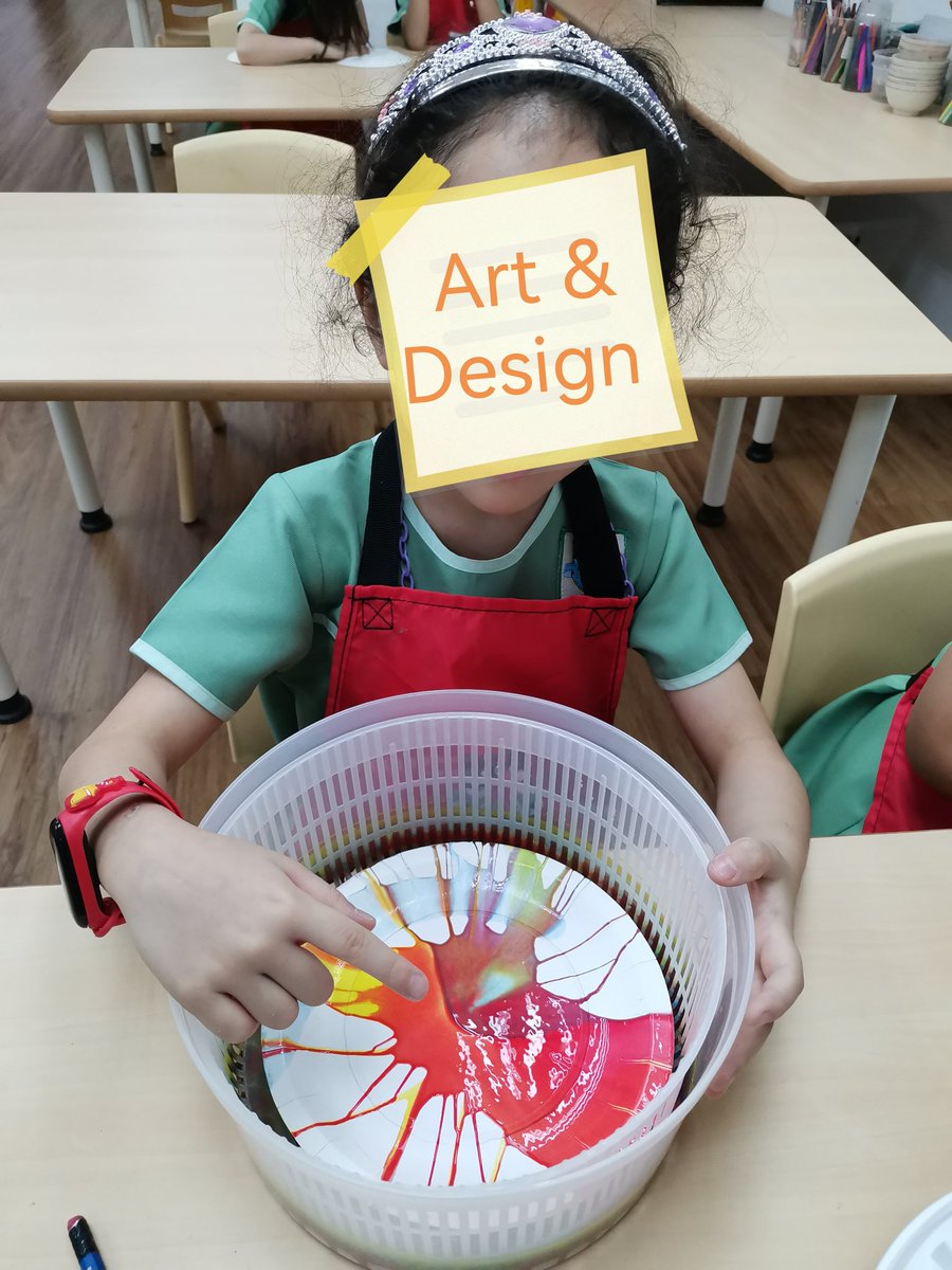 MahmyRachel's tweet photo. Students had fun using a salad spinner to create spinner artwork. They cooperated by holding the spinner for their partners while they did the spinning. They enjoyed the experience!
#artanddesignlesson
#artisfun
#playingwithcolours https://t.co/M64ba7nZKG