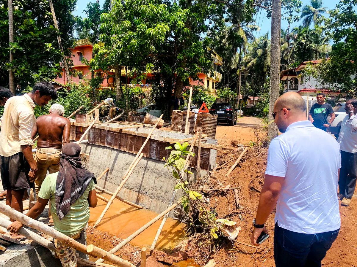 Joshua_De_Souza's tweet photo. Inspected the ongoing repair work of the culvert in Cuchelim, which is on track to be completed by mid-June. 

#JoshuaDeSouza #StrongerMapusa #Mapusa #Goa https://t.co/iJyTn3C6zj