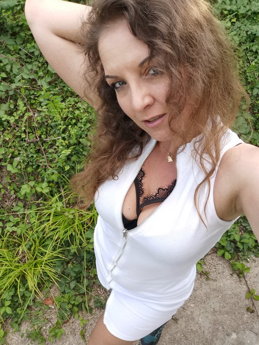 Petite balade sous le soleil 👄 https://t.co/mlExBW2V35