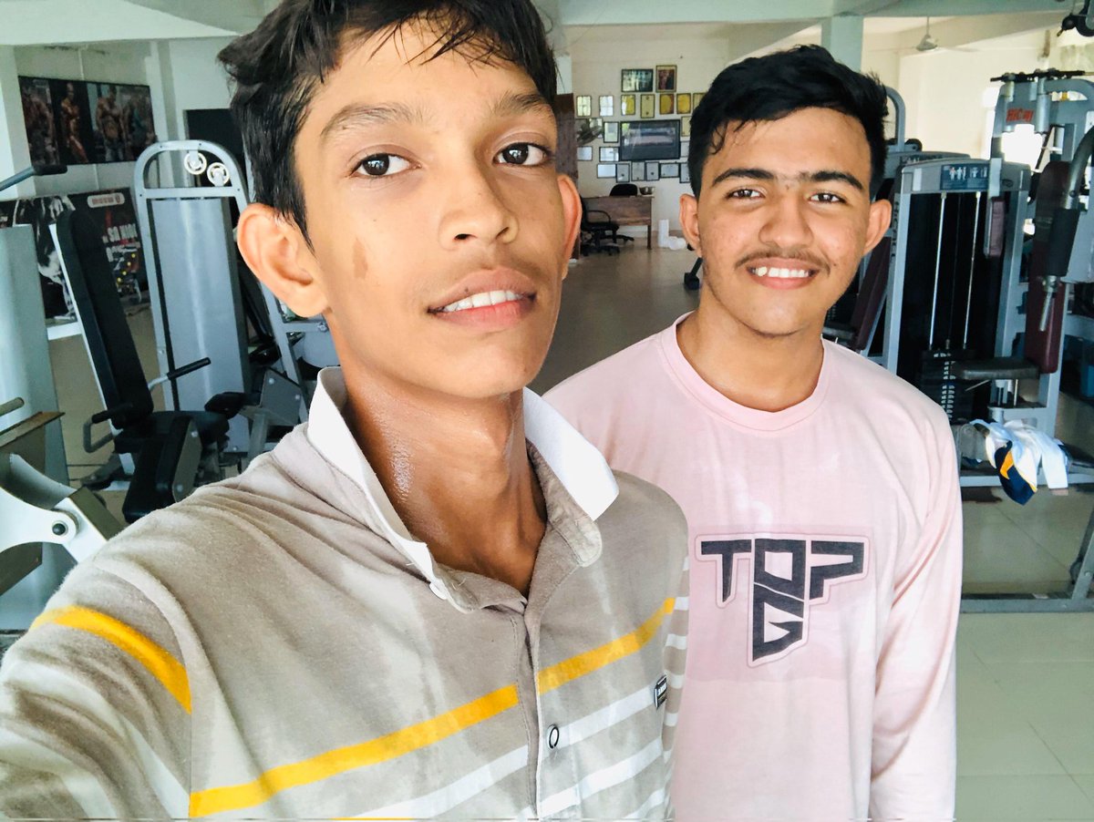 Mahesuru_x1's tweet photo. Duo!! ❤️🔥
#duo #gym #gym_life #peace #I #love #gym https://t.co/XgmSrtq5ba