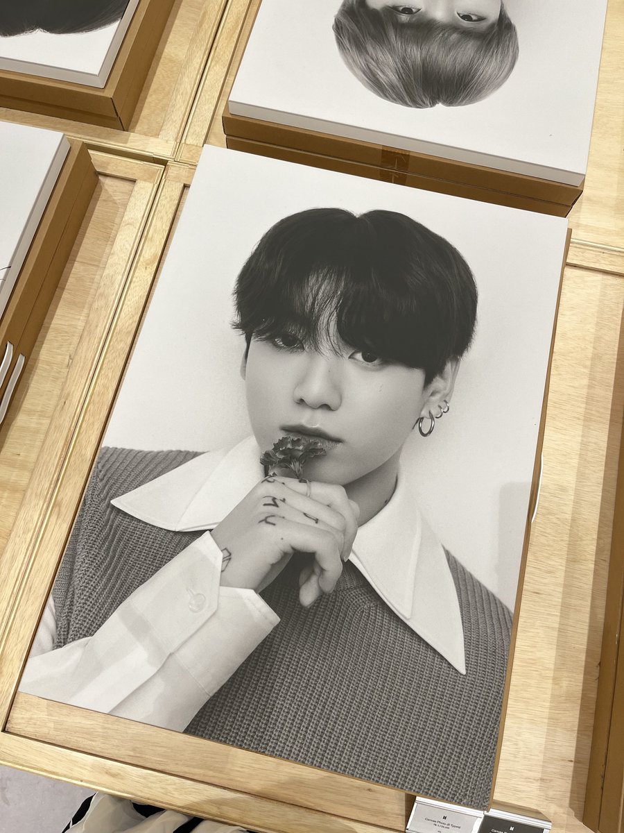 heemyfate's tweet photo. Finally here ... ditunggu versi realnya ke indo ya babe @bts_bighit 
-MONOCHROME POP-UP IN JAKARTA-
@BTS_twt @bts_bighit
#btspopupstore #btspopup #btsmonochrome #btsmonochromeinJakarta 
#bts #kimnamjoon #kimseokjin #minyoongi #junghoseok #parkjimin #kimtaehyung #jeonjungkook https://t.co/vdlOj52ouf