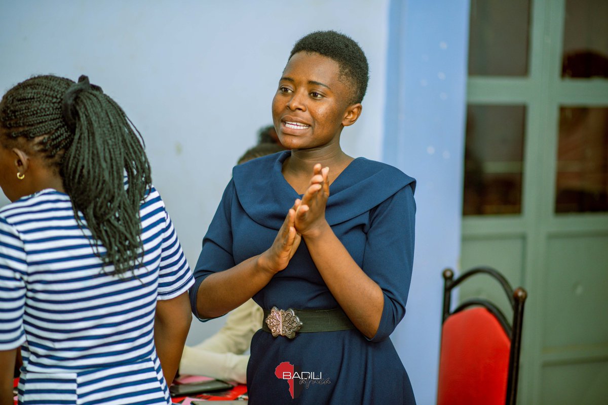 Badili_A's tweet photo. Last week, our #PoliticalSpas with the young women from @DiscoverJKUAT was a resounding success.
Through thought-provoking discussions facilitated alongside #MakeupSessions, we delved into the world of female leadership and the importance of their voices in democratic processes. https://t.co/1IbA4rPMkV