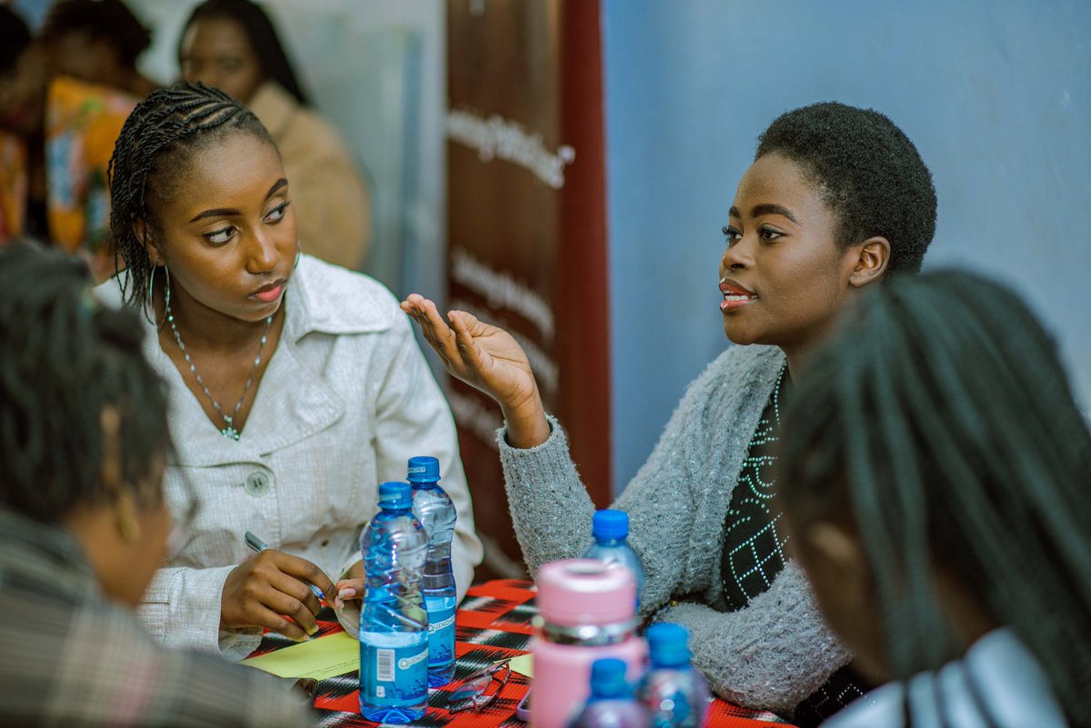 Badili_A's tweet photo. Last week, our #PoliticalSpas with the young women from @DiscoverJKUAT was a resounding success.
Through thought-provoking discussions facilitated alongside #MakeupSessions, we delved into the world of female leadership and the importance of their voices in democratic processes. https://t.co/1IbA4rPMkV