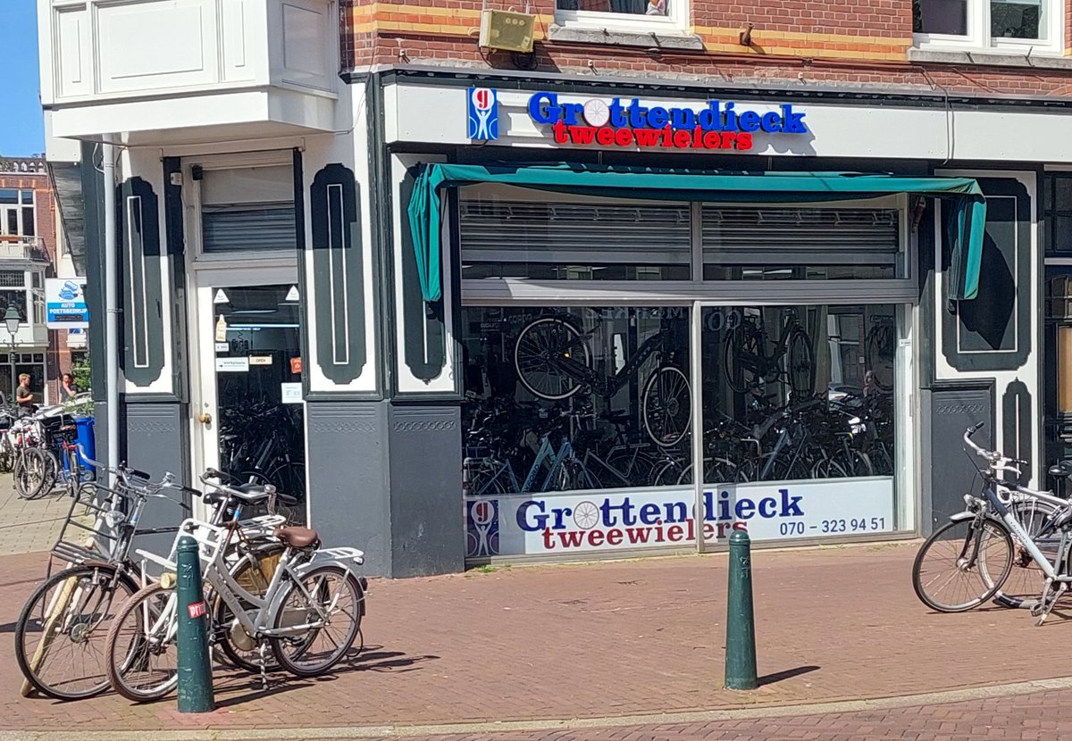 WeimarWinkelen's tweet photo. Voor de verkoop van nieuwe fietsen heeft Grottendieck bewust gekozen voor Oxford fietsen en Qwic E-Bikes. Kom langs en zie wat ze hebben!

https://t.co/XacqA8lGbe

#WidW #Weimar #Weimarstraat #WinkelenInDeWeimar #GrottendieckTweewielers #Grottendieck #Fiets #WereldFietsdag https://t.co/lZVaLaXWox