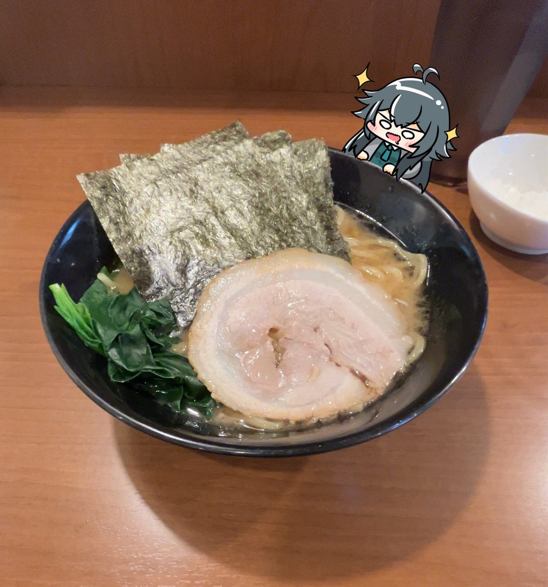「てまりん…今日はラーメンを食べてもいいぞ…!餃子も付けていいぞ…!3枚目はフリー」|リッカさん@鉄馬Pのイラスト