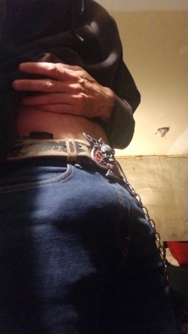 What I really hide in my jeans! https://t.co/bIzkmHxfky