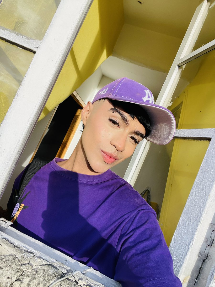 Gasolineaaa's tweet photo. Tu lindo Papillente de confianza 💜💛 https://t.co/HoNOUKZ74n