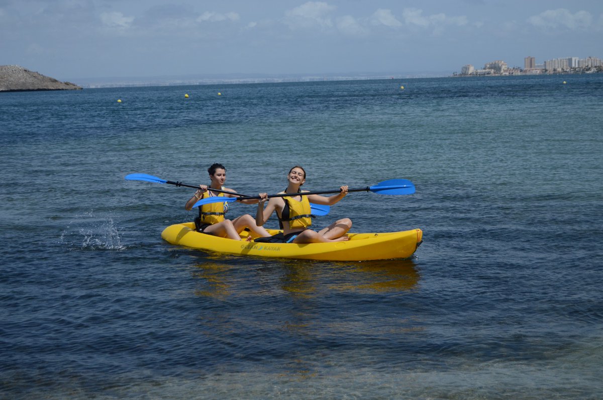 UPCToficial's tweet image. 🔵 PALS! Stop marine litter

🛶 Más de 50 estudiantes y profesores llevaron a cabo una jornada de limpieza de playas y recogida de microplásticos en kayak.

🤝 Una acción coordinada por @procabopalos y @UCCi_UPCT con la colaboración de @FECYT_Ciencia.

📱 upct.es/noticias/2024-…