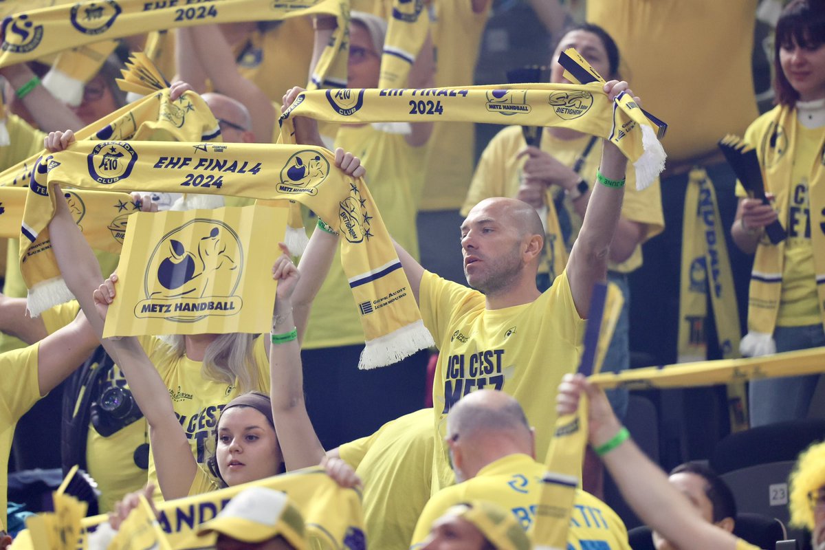 GrosdidierMetz's tweet photo. A leur retour de Budapest après une saison exceptionnelle (victoires à la Coupe et au Championnat de France 🇫🇷 et participation au final four 🇪🇺) la @VilledeMetz honorera les #Dragonnes et tout le staff de @MetzHandball aujourd’hui à 16h à l’Hôtel de Ville. https://t.co/AIlAXTA52N