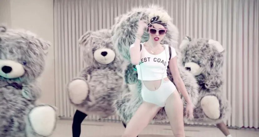 PopCrave's tweet photo. 11 years ago today, Miley Cyrus released “We Can’t Stop” as the lead single from ‘Bangerz.’ https://t.co/mt5HDqCdmr