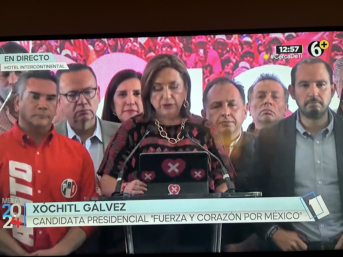 Brenn0505's tweet photo. Si se fijan aquí ya no aparece Zambrano, se habrá ido a saquear lo que queda de las oficinas del PRD? 🤔 https://t.co/WI9RM2oUo1