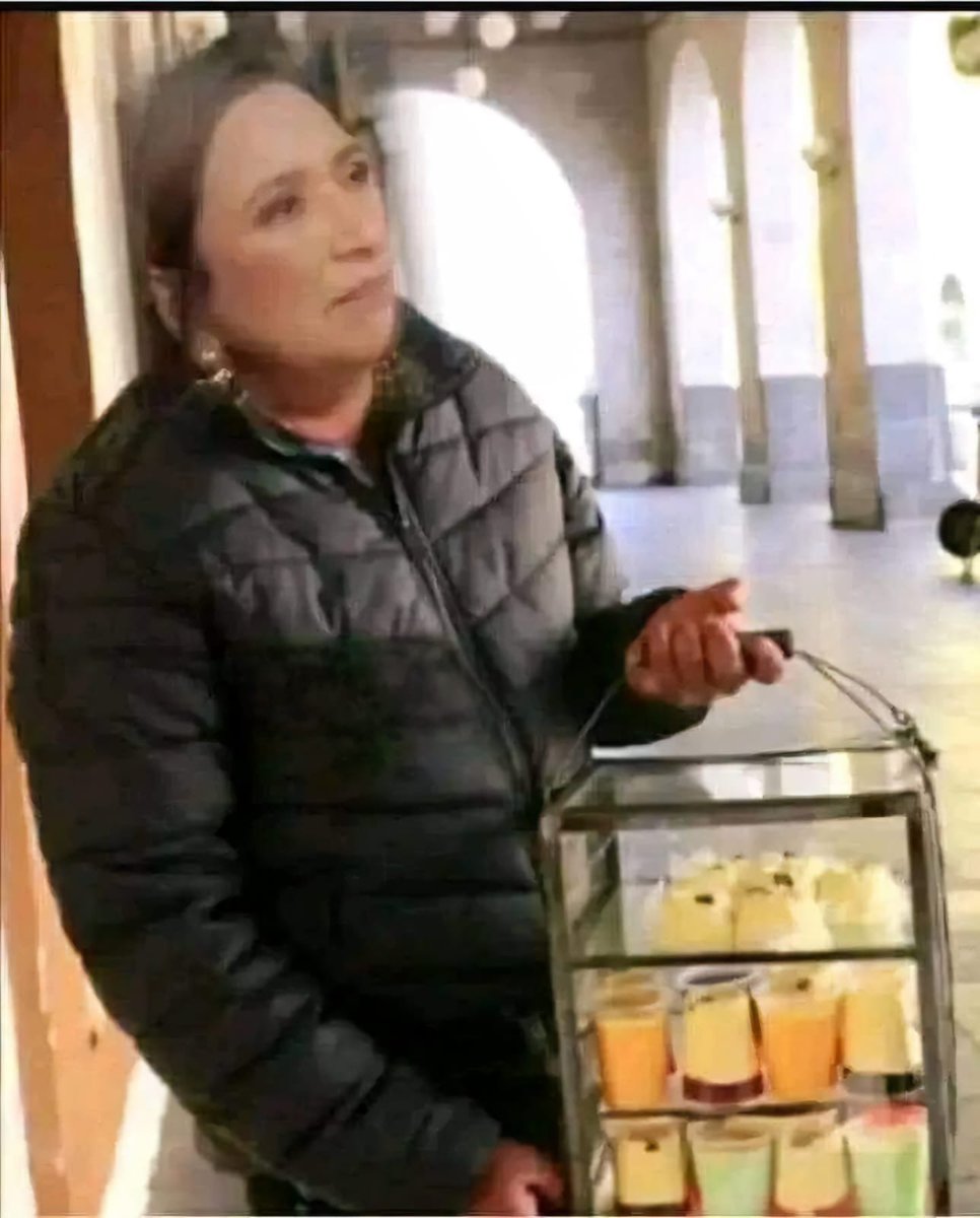 BlancaMorn11's tweet photo. @catrina_nortena Ya se filtraron rumores de que Xóchitl Gálvez ya empezo a vender gelatinas de nuevo para que empiecen a hacer sus pedidos 👀👀 https://t.co/dp1rJ1n3pX