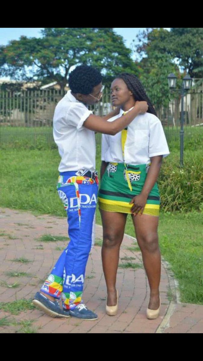dbutos's tweet photo. This relationship is "Mooi van ver!" get closer you will see it is "kaak gepleister"🤯 https://t.co/vDC9KDr7Ie