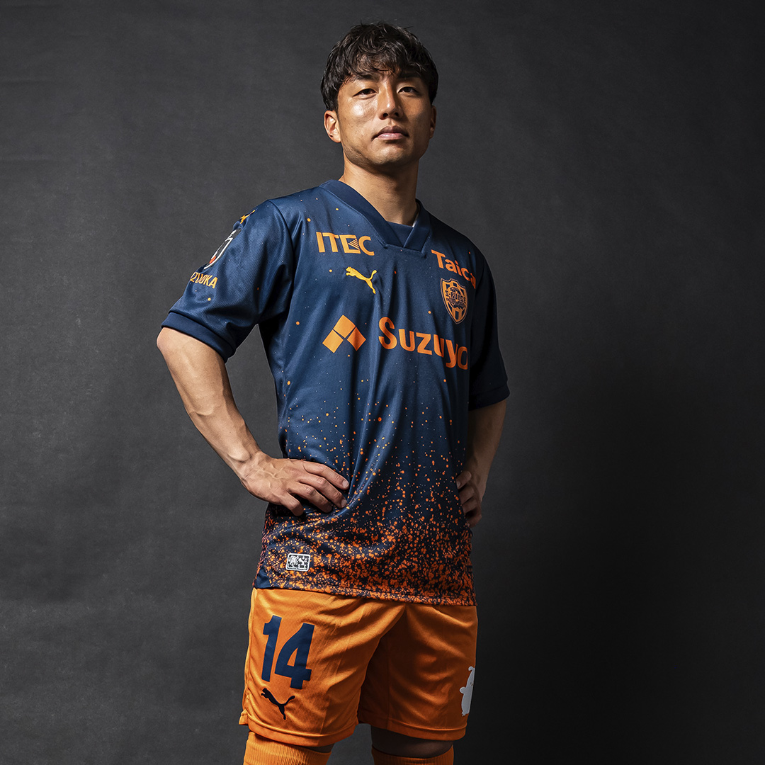 spulse_goods's tweet photo. ━━━━━━━━━━━━
6/6(木)19:00発売!
2024 LIMITED UNIFORM
━━━━━━━━━━━━
📸#山原怜音 選手
デザイン・販売詳細はこちら⏬
https://t.co/fiOfY2rMtQ
#spulse
#ONEFAMILY
#spulsegood https://t.co/dBlL3507Rk