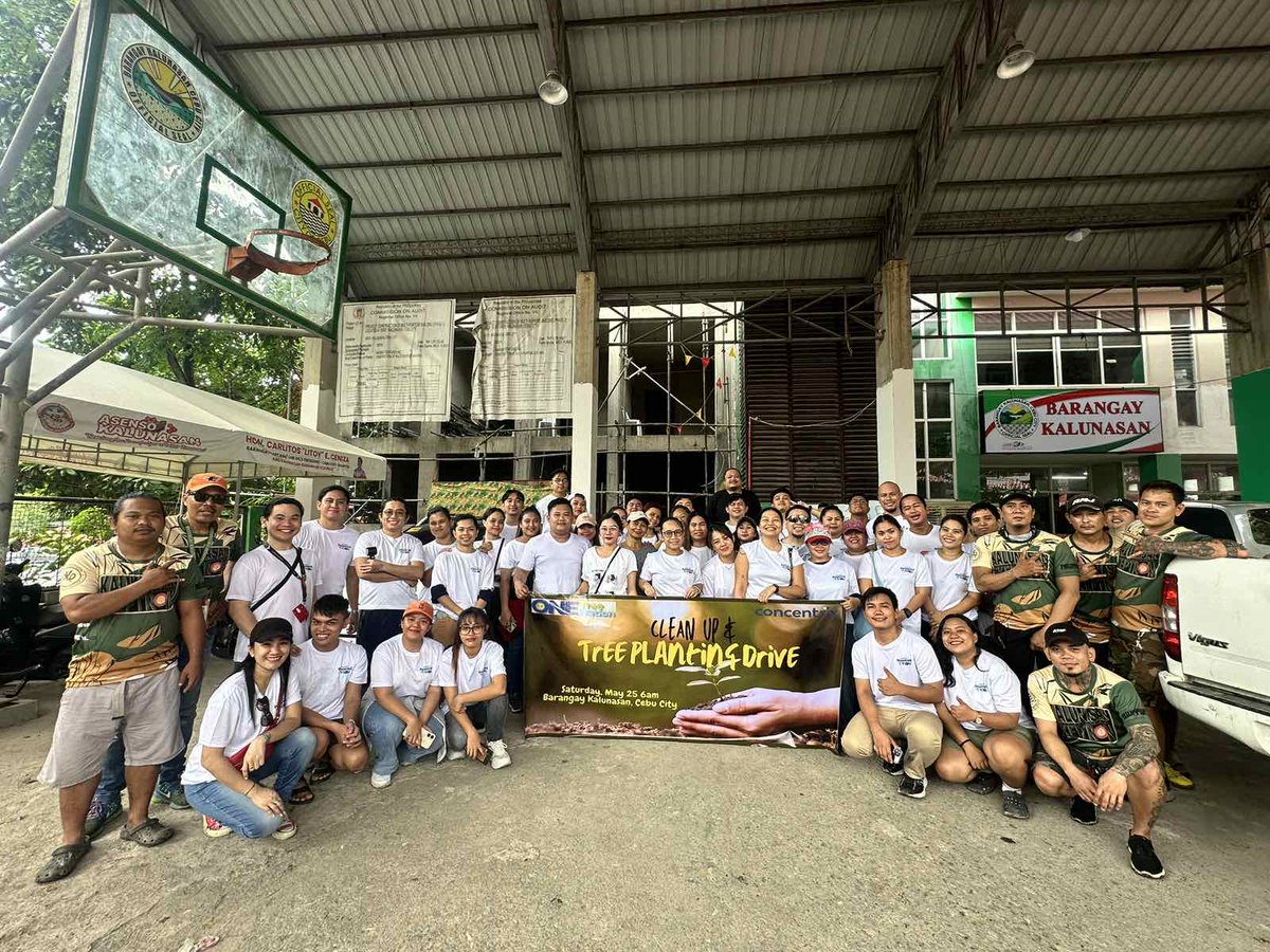 ConcentrixPH's tweet photo. Powering a sustainable future, one tree at a time! Here’s a look at Concentrix Cebu 3’s tree planting activity and clean-up drive in Barangay Kalunasan, Cebu last Saturday. #ConcentrixPH #OneEarth #OneConcentrix 🌎 https://t.co/OLbpjgE52n