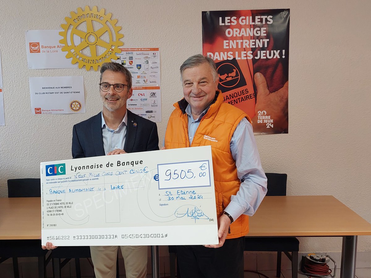 Remise d'un chèque de 9505 € par Jérôme Micaud Président du Club Rotary Saint-Etienne Est à Jean Goyet, Président de la <a href="/BAlimentaire42/">Banque Alimentaire42</a>. 
Résultat de l'opération "Père Noël" menée en décembre sur le marché de Noël. 🙏Merci à tous les membres du Club.