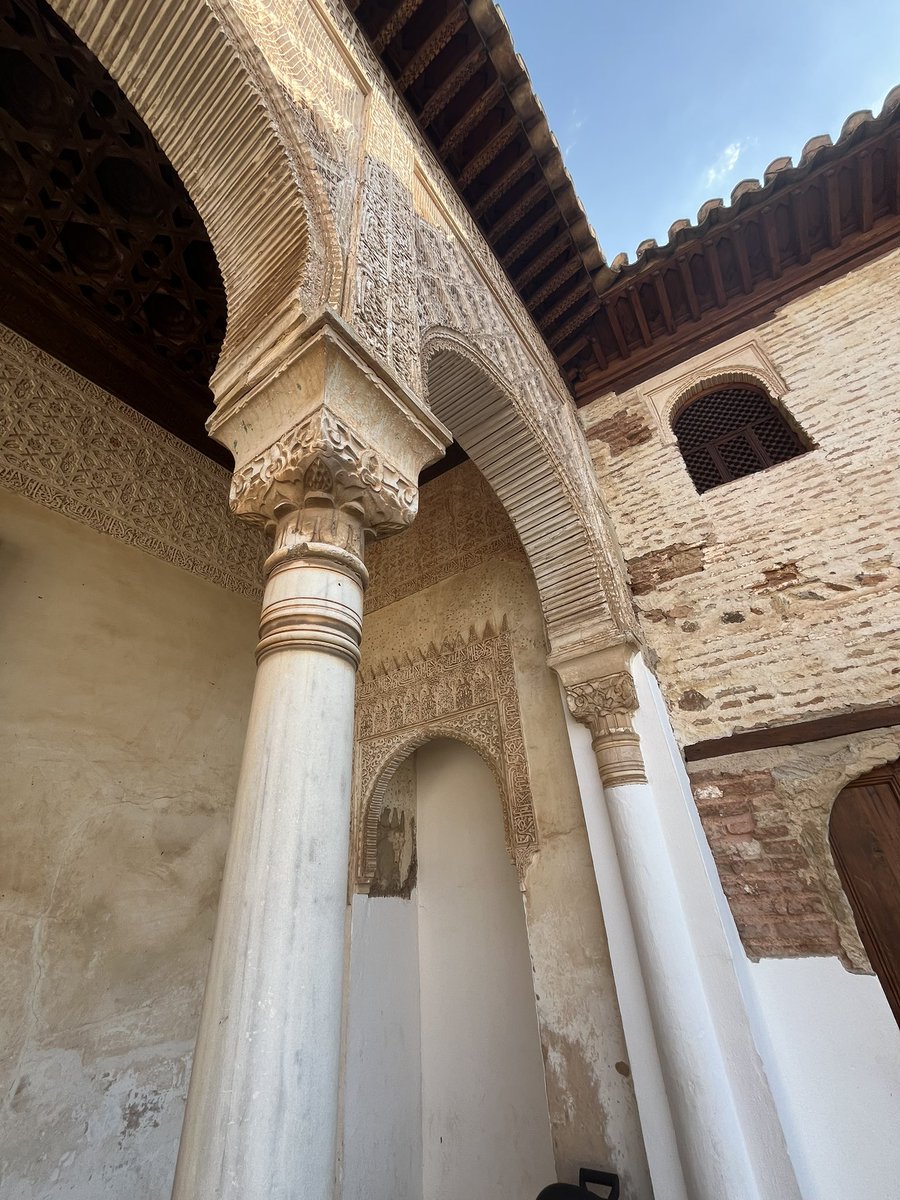 javiertito85's tweet photo. Entra con cordura, expresa sabiduría, se parco en palabras y sal en paz.

#Generalife 
#Alhambra de Granada https://t.co/4IXh02HCOk