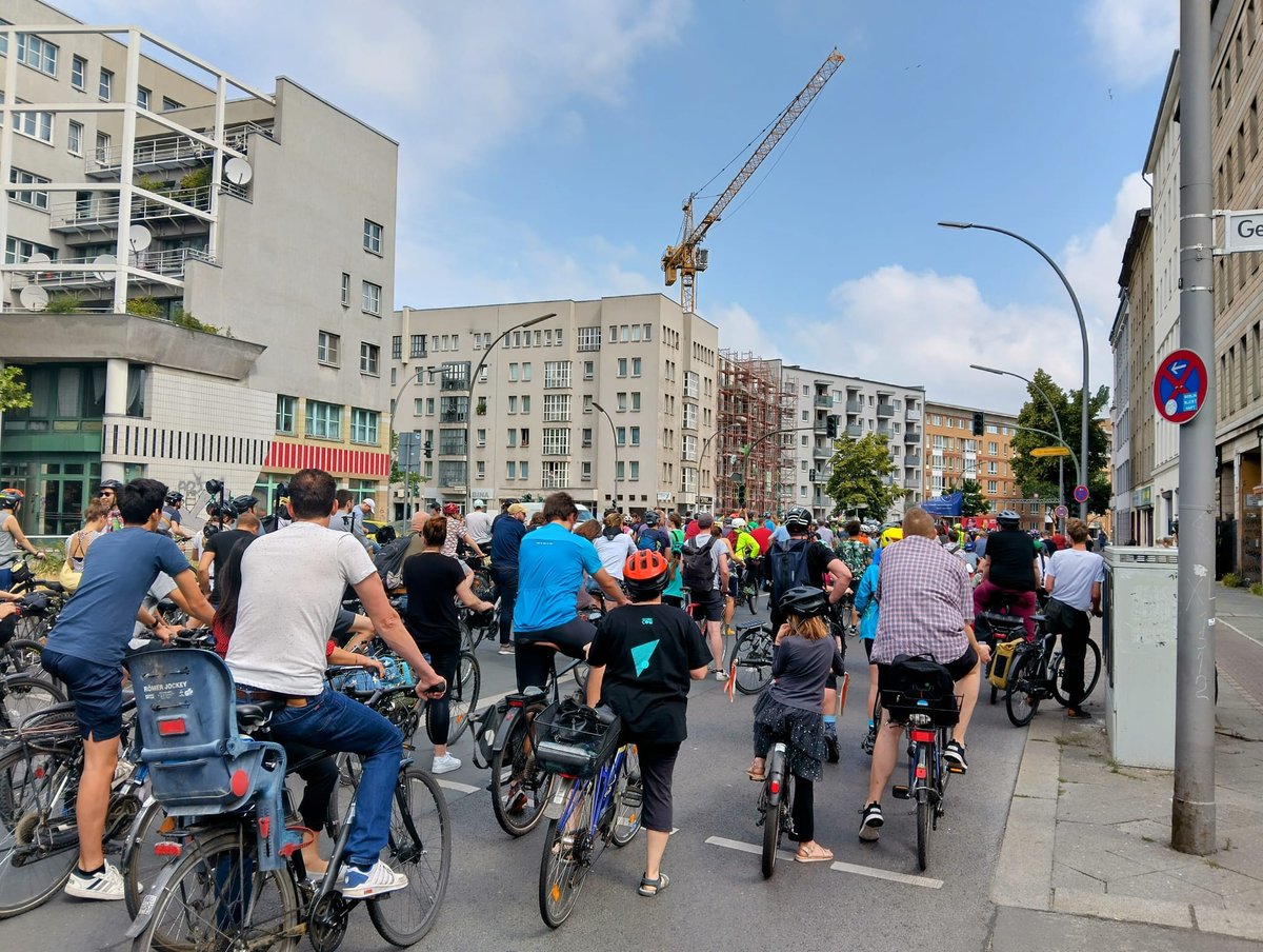 DrMeghaTyagi's tweet photo. Celebrated #Germany's biggest #cyclingevent with @FahrradClub (ADFC) yesterday! Thousands rode for better cycling infrastructure in #Berlin. Highlight? Cycling a closed #Autobahn! Super surreal experience! #WorldBicycleDay #ADFC #CyclingAdvocacy #Cycle4Change #ActiveMobility ๐ฉ๐ช https://t.co/VtMdgmYBop