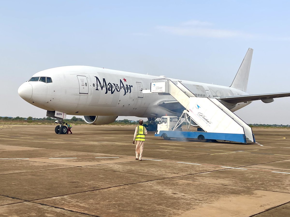 写真は元JALの777-200（JA773J）で、現在はナイジェリアに渡りMax Air