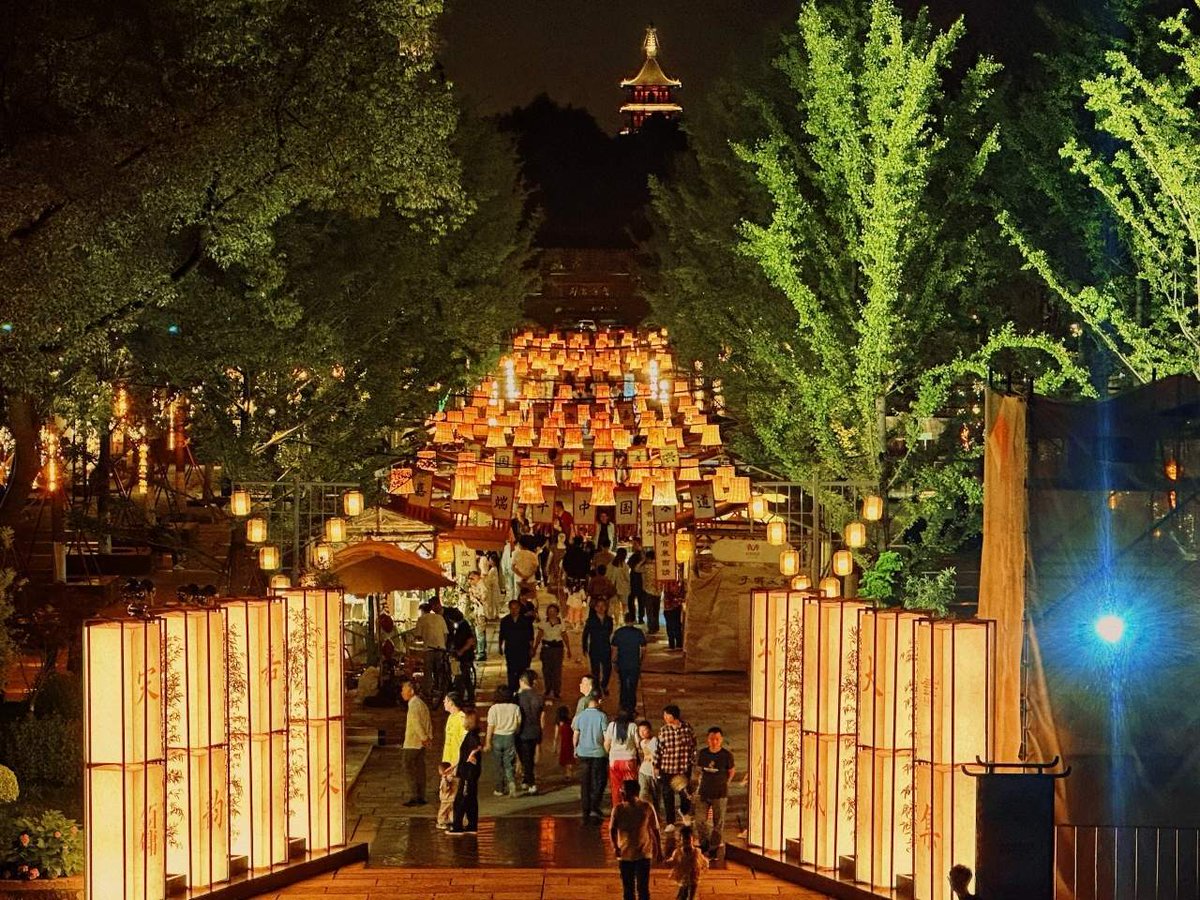 NanhuMedia's tweet photo. EP3: Experience 2024 #Jiaxing Folk Culture Festival! Yesterday at #Zicheng, "#JiaxingDragonBoatFestivalTheTasteOfChina", features the "#DuanwuMarket", "#DragonBoatRaces", "#FolkCultureExperience" and "#OldTownPerformances". Join us for the festive! https://t.co/JFhY3IZ7uo