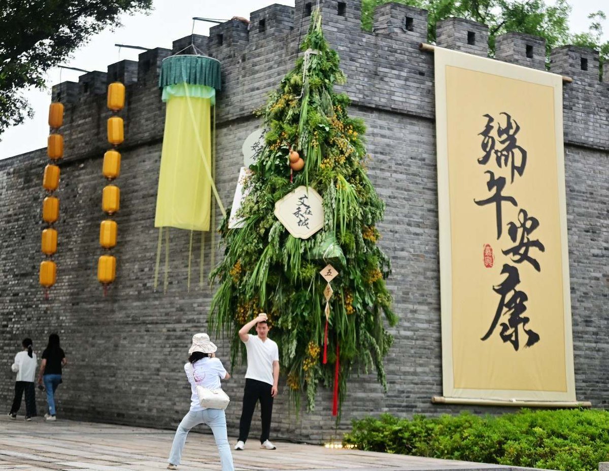 NanhuMedia's tweet photo. EP3: Experience 2024 #Jiaxing Folk Culture Festival! Yesterday at #Zicheng, "#JiaxingDragonBoatFestivalTheTasteOfChina", features the "#DuanwuMarket", "#DragonBoatRaces", "#FolkCultureExperience" and "#OldTownPerformances". Join us for the festive! https://t.co/JFhY3IZ7uo