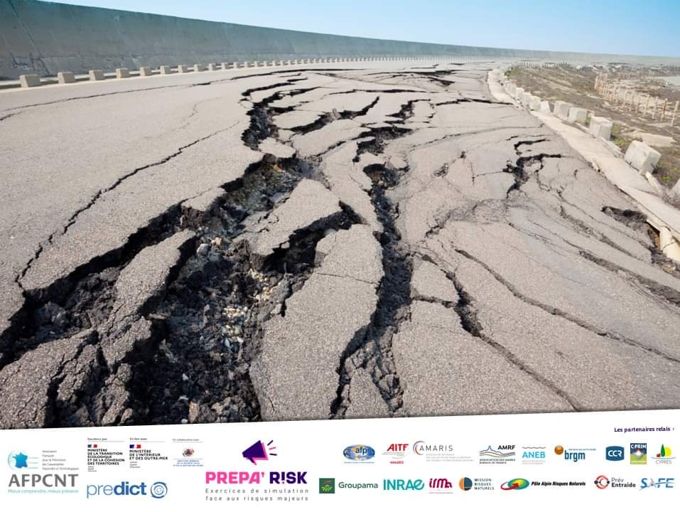 PrepaRisk's tweet photo. [THREAD] : 7️⃣ème semaine de l’édition PrépaRisk 2024 qui va particulièrement secouer les collectivités françaises ! Au programme, 2 exercices pour un seul #risque majeur : le #séisme. [1/5] https://t.co/NdhsfB6MAR