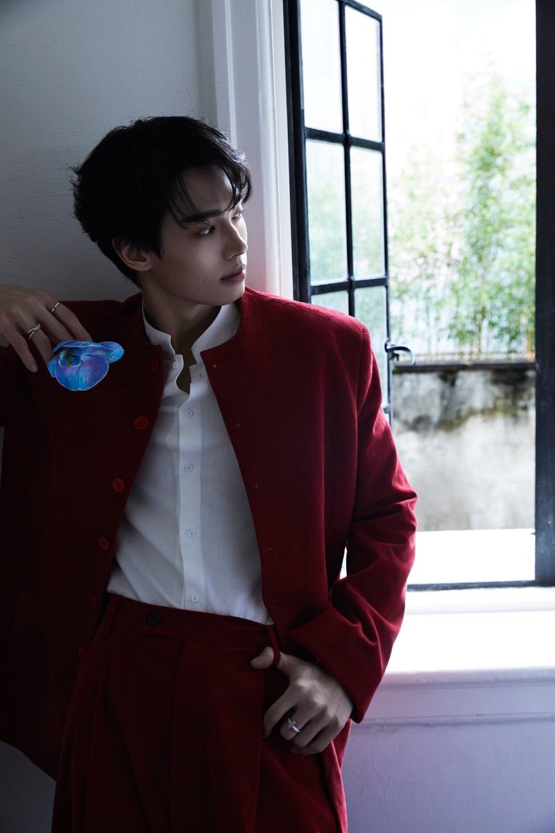 ที่สุดที่ยิ่ง! "วิน เมธวิน"  #winmetawin เจิดจรัสสมมงไอคอนิกแฟชั่นระดับอินเตอร์ ครองตำแหน่งซูเปอร์สตาร์ไทยหนึ่งเดียวเฉิดฉายงาน “GQ Creative 2024” ที่ มหานครเซียงไฮ้

ซึ่งโททัลลุคของหนุ่มวินในครั้งนี้ เริ่มต้นด้วยการเดินปรากฏตัวบนพรมแดงในชุดสูทสีเทาเรียบหรูในสไตล์จีนประยุกต์