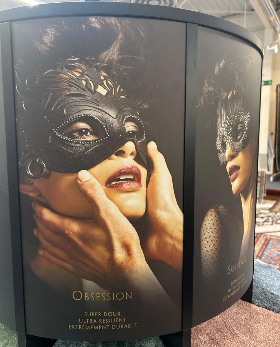 PepiteSexiste's tweet photo. Quand tu rêvais d'ouvrir une maison close, mais que tu finis vendeur de carpettes : https://t.co/LAkeIwC5aA
