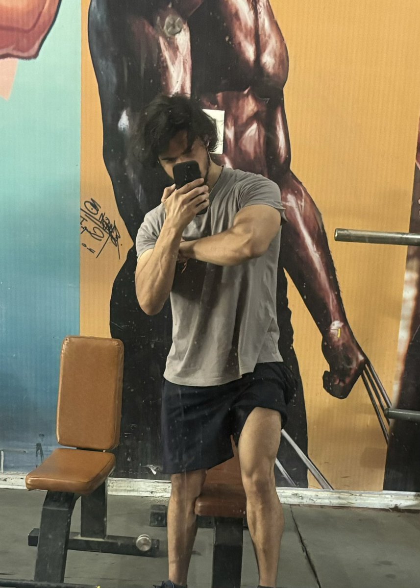 i_pranavmehta's tweet photo. I used to think I would enjoy the attention once I build a good physique. but once you have a physique that stands out, you start hating all the staring you get in public because no matter where you go people stare!

For the same reason I usually wear lose clothes now, kinda similar to the one I used to wear when I was fat, the intention in both cases was to hide my physique. Life is a weird circle.