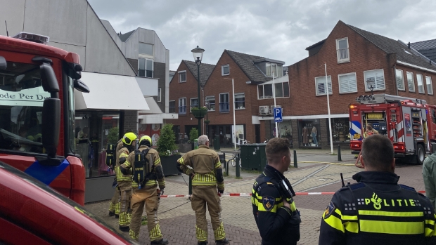 Brandweer blust brand in Kruidvat Bergambacht; bovenliggende woningen ontruimd -  hetkontakt.nl/krimpenerwaard…