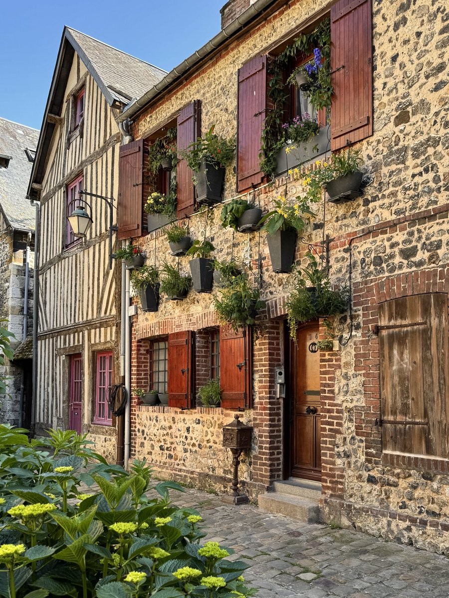 ExploreWithEd's tweet photo. #Ad @VikingCruises • I had a lovely afternoon in pretty Honfleur, made even sweeter with apple tart. 

This excursion was provided by Viking during their Paris &amp; the Heart of Normandy river cruise. 

https://t.co/D9SeijP8Wu

#MyVikingStory https://t.co/yMTEk2RzWm