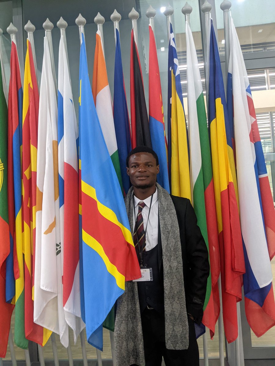 Immensément reconnaissant pour l’expérience enrichissante au concours de procès simulé devant la CPI à La Haye organisé par @HagueAcademy. Honoré de représenter l’ULPGL.Rencontres inspirantes, liens tissés,diversité célébrée.Merci à mes coéquipiers et à l'équipe d'accompagnement.