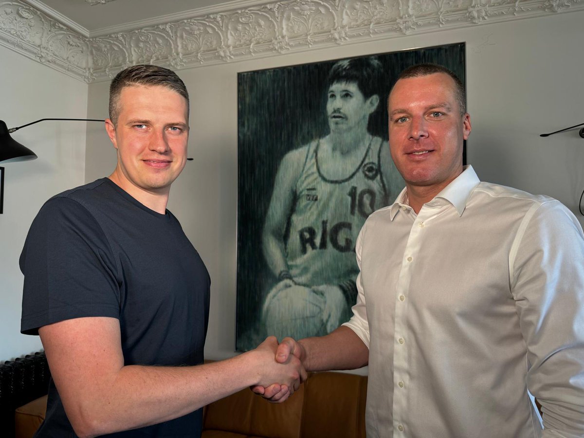 vefriga's tweet photo. VEF Rīga jaunais galvenais treneris ‒ Mārtiņš Gulbis! ⚫️⚪️🏀

📲Vairāk lasi šeit: https://t.co/CrXPkVod4t

Sveicam komandā, Mārtiņ! 🤍 https://t.co/Mt23fqcMXf