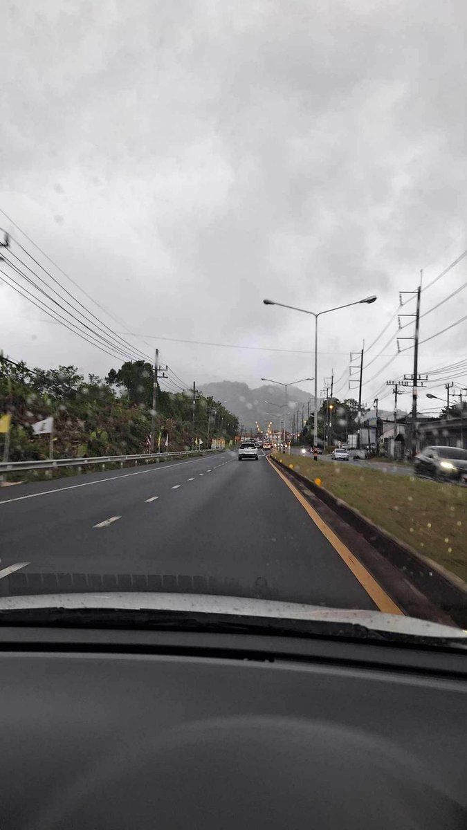 bee651999's tweet photo. เที่ยวกันวันฝนพรำ..🌧 https://t.co/dQlcxKvLoP