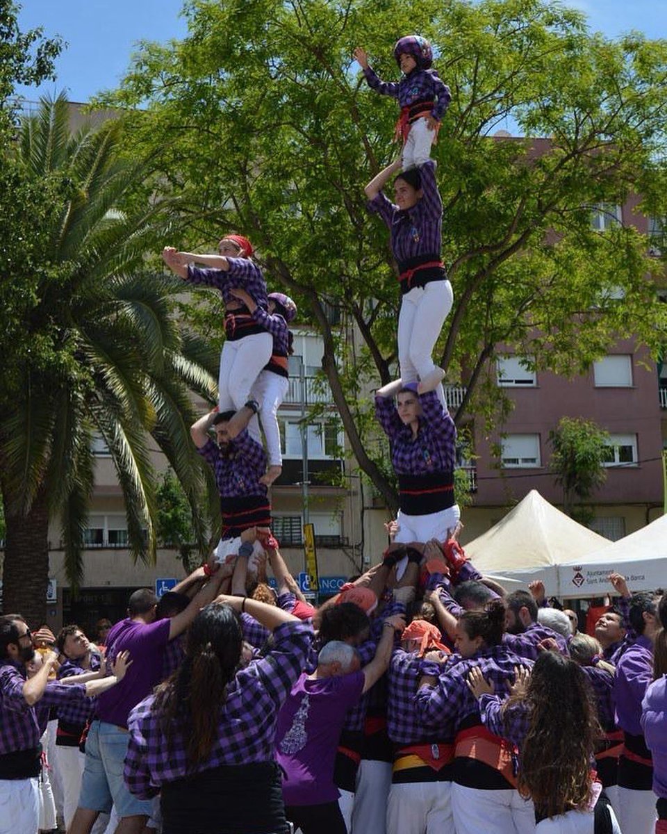 CastellersAdroc's tweet photo. Ahir a la diada de la Fira de la Primavera de Sant Andreu de la Barca hem descarregat el 3d6, el 3d6a, el 4d6 (primer de la temporada) dos pilars de 4 i hem fet un id de pilar de 4 i un de 4d6.
Moltes gràcies @MalfargatsDP i @manyacsparets per acompanyar-nos
#castells #adroc https://t.co/y0xYa4BAXw